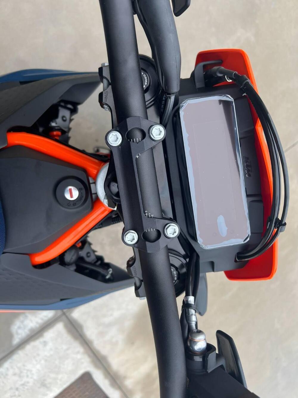 KTM 690 SMC R (2026) (8)