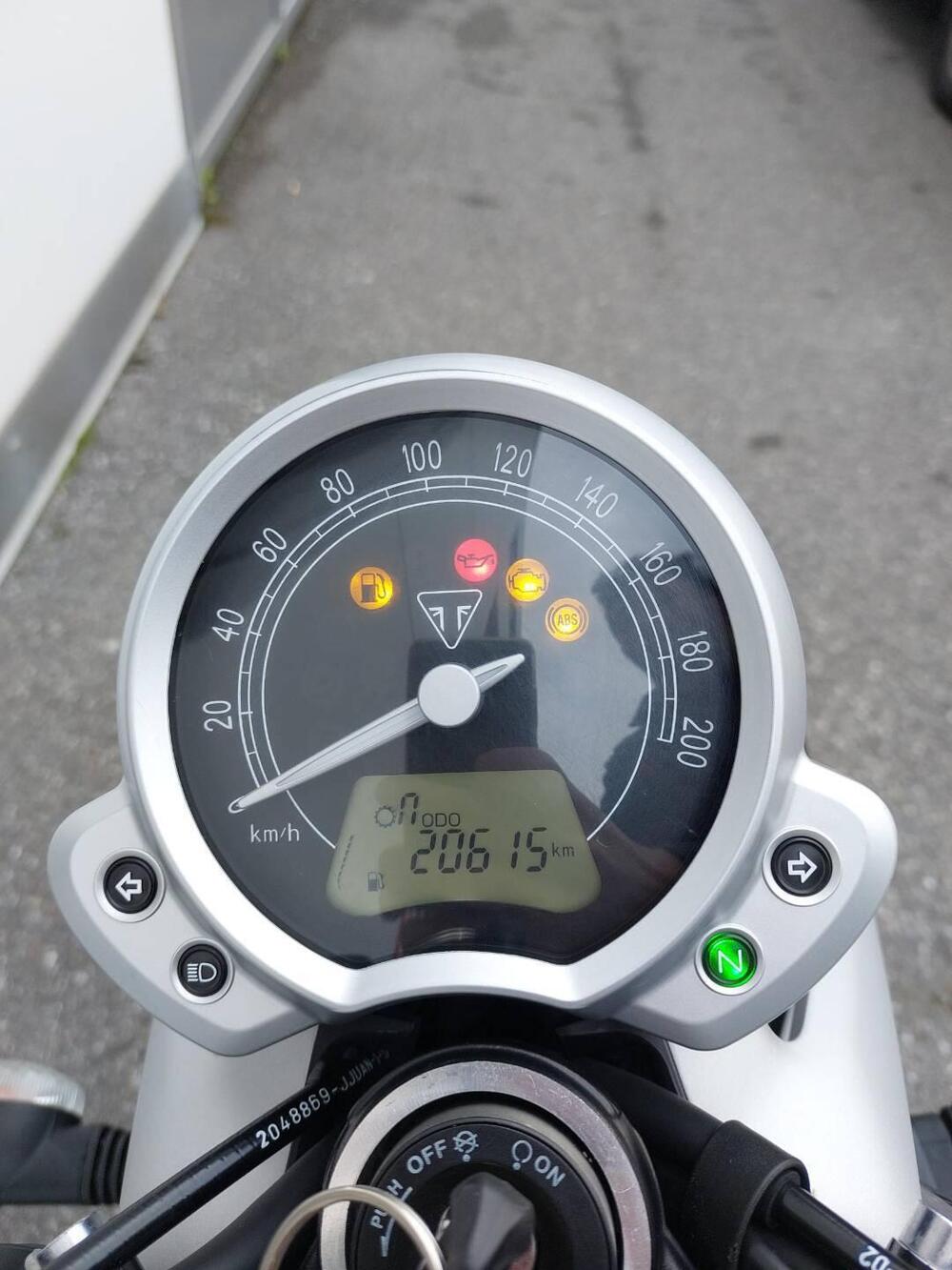 Triumph Street Twin 900 (2017 - 18) (3)