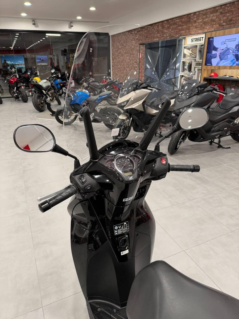 Honda SH 300 i ABS (2016 - 20) (9)