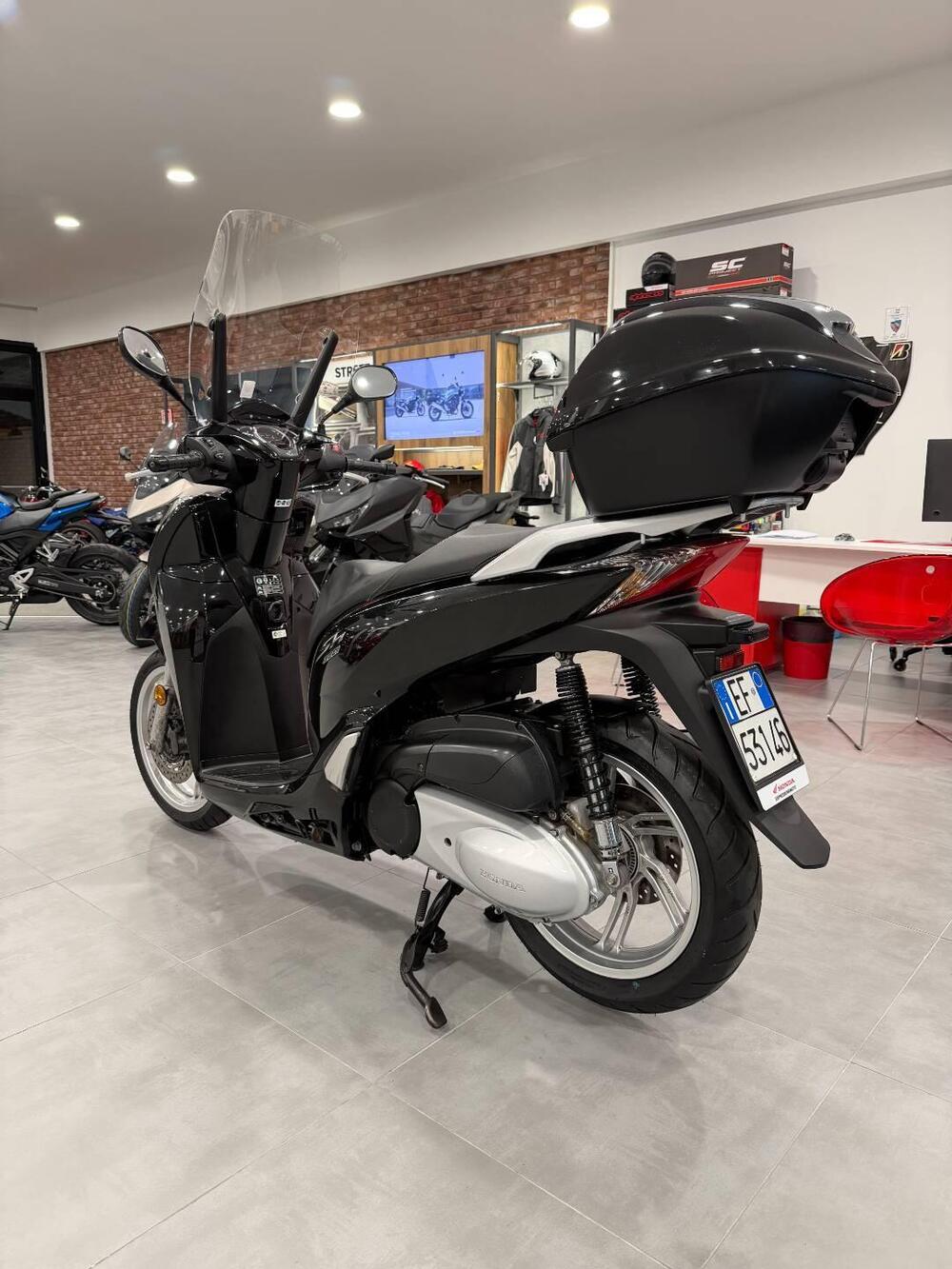 Honda SH 300 i ABS (2016 - 20) (4)