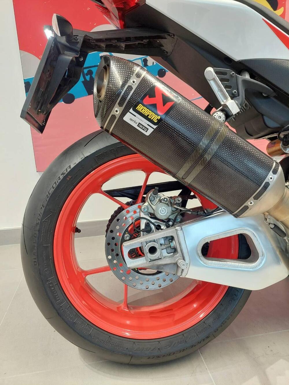Aprilia Tuono V4 Factory (2021 - 24) (7)