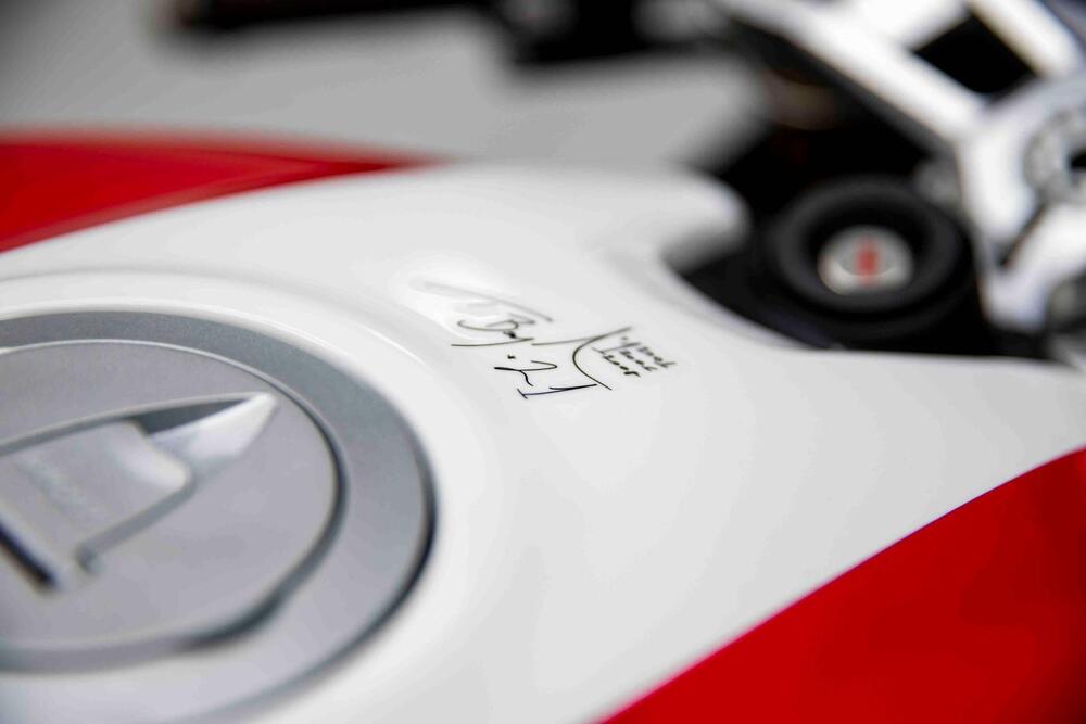 Ducati Panigale V2 Bayliss 1st Championship 20th Anniversary (2021 - 24) (10)