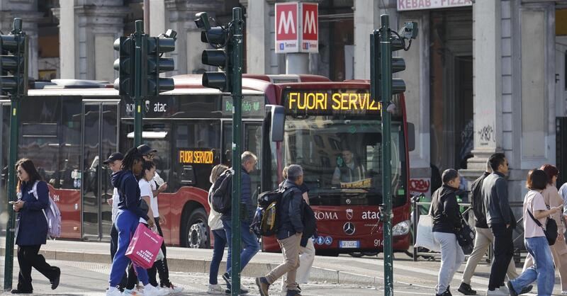 Sciopero generale 28 novembre: treni fermi 24 ore, aerei e autostrade a rischio - News - Moto.it