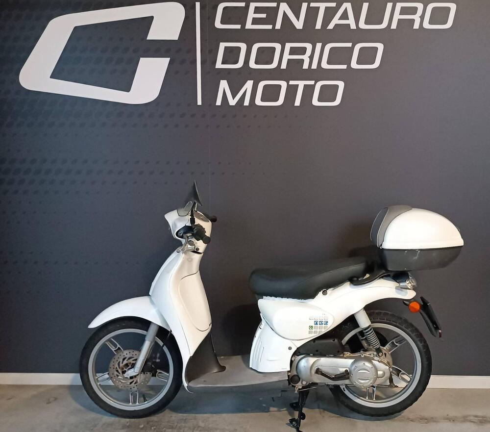 Aprilia Scarabeo 50 2t (2008 - 17) (2)