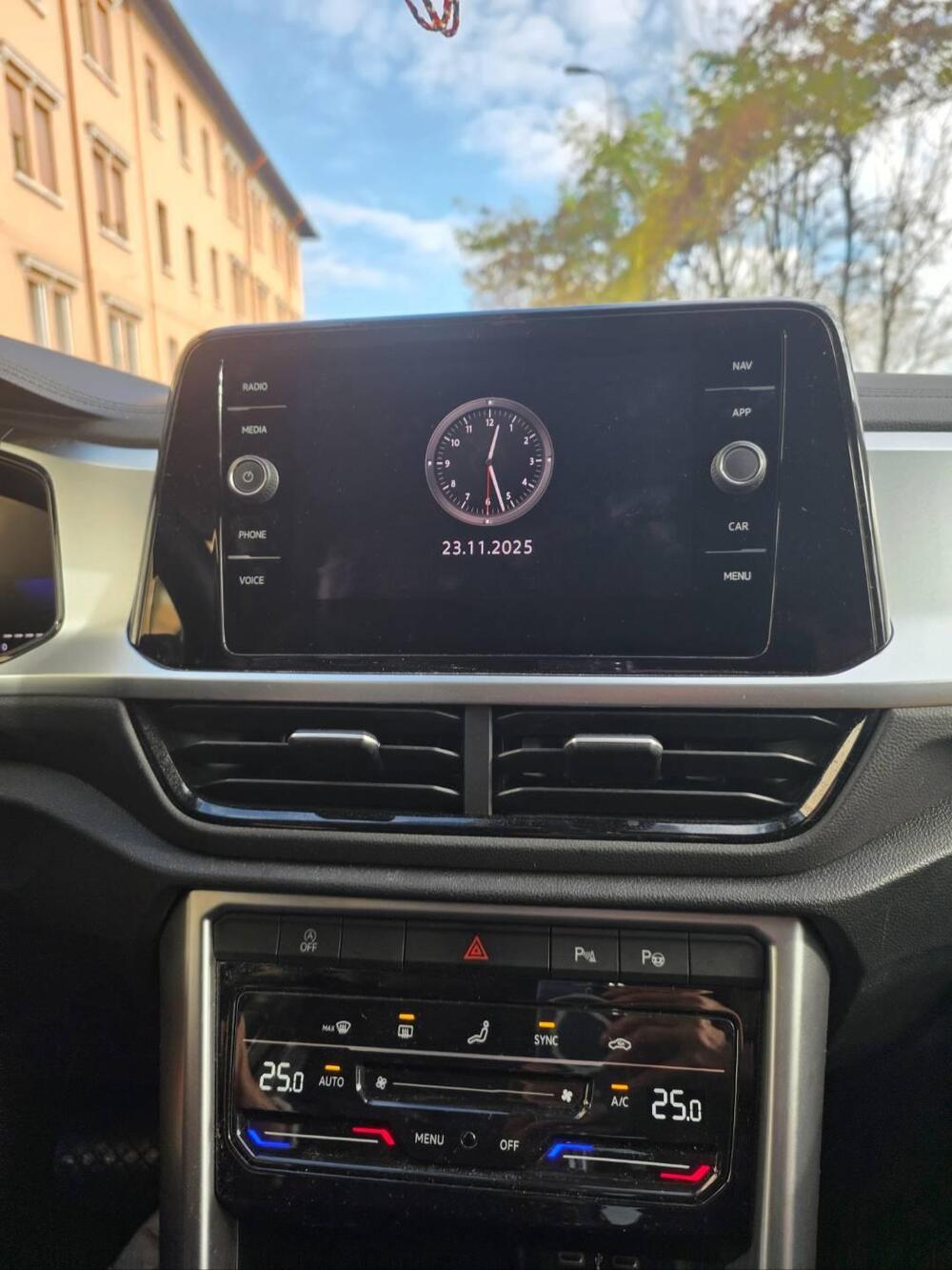 Volkswagen T-Roc usata a Milano (11)