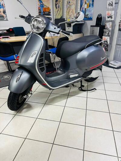Vespa GTS 300 Super Hpe (2021 - 22) usata