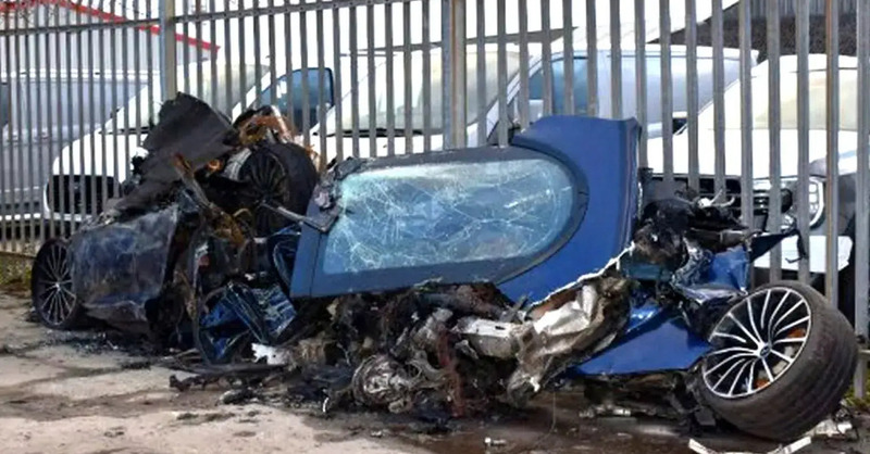 McLaren lanciata a 146 km/h in citt&agrave; e si schianta contro una casa: tutti vivi per fortuna