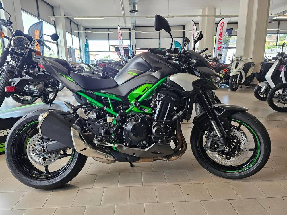 Kawasaki Z 900 (2025 - 26) (2)