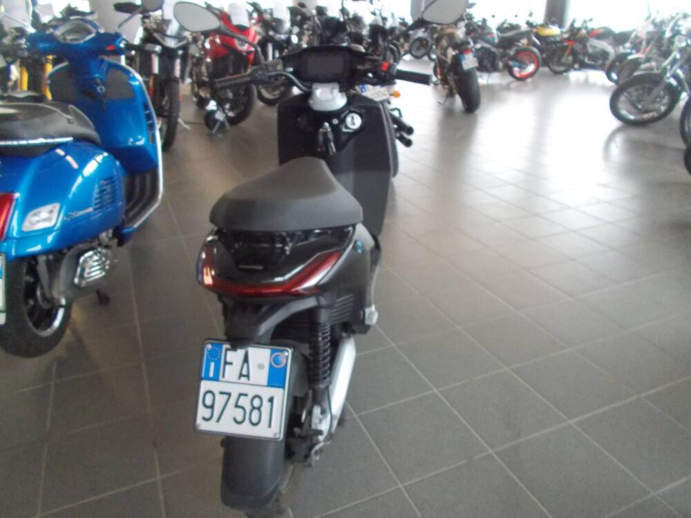 Piaggio 1 Active (2022 - 26) (2)