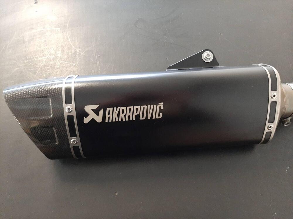 SILENZIATORE AKRAPOVIC HUSQVARNA VITPILEN/SVARTPIL (2)
