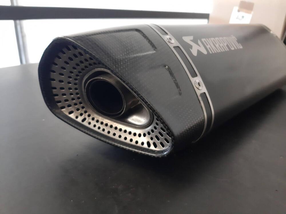 SILENZIATORE AKRAPOVIC HUSQVARNA VITPILEN/SVARTPIL (3)