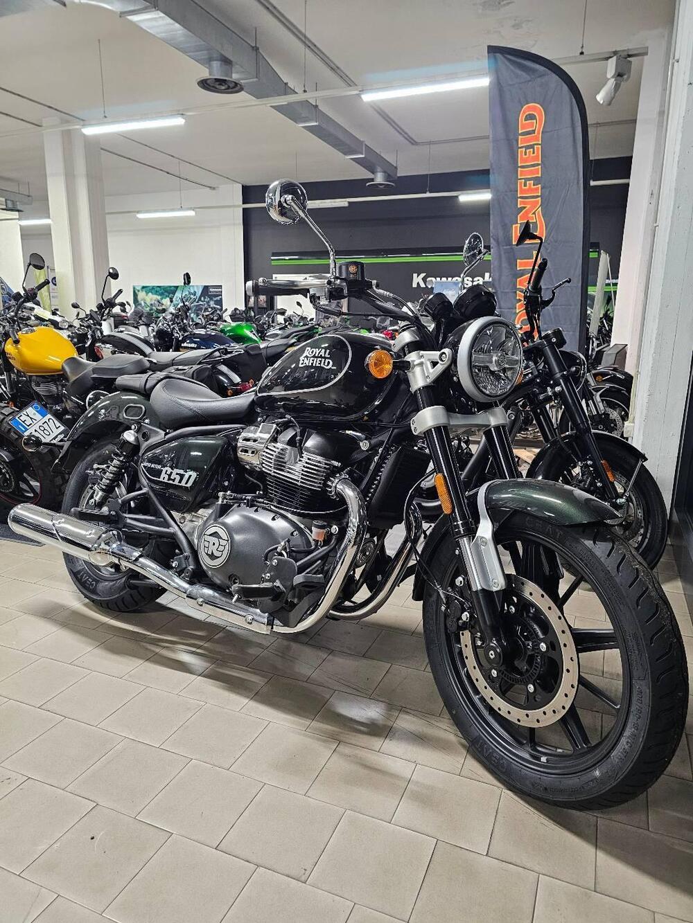 Royal Enfield Super Meteor 650 (2023 - 26) (2)