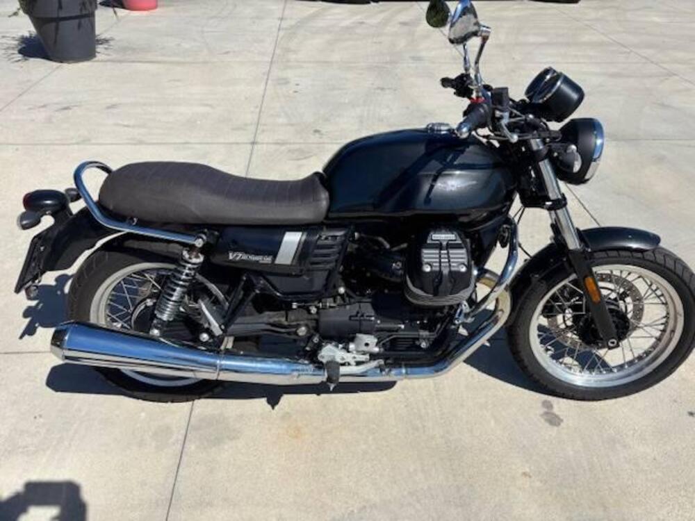 Moto Guzzi V7 III Stone (2017 - 20)