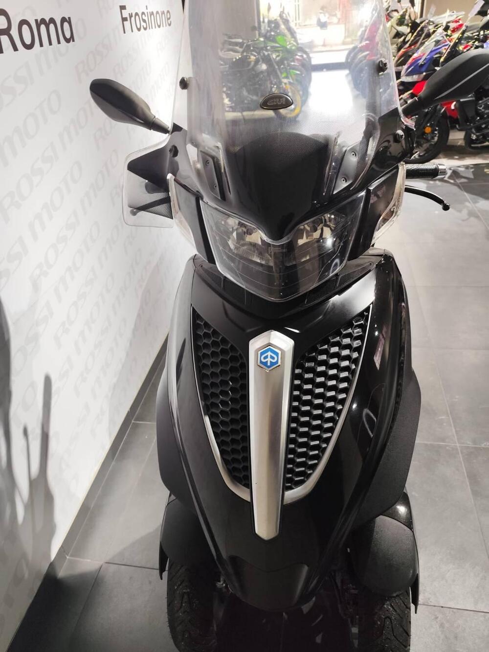 Piaggio MP3 300 (2010 - 11) (7)