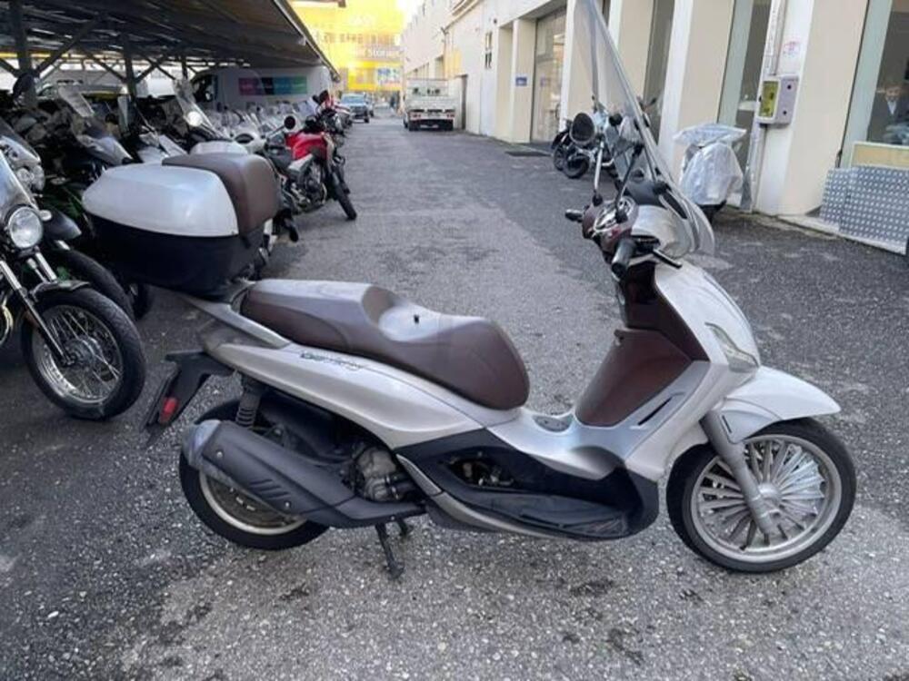 Piaggio Beverly 300 i.e. ABS-ASR (2016 - 20) (2)