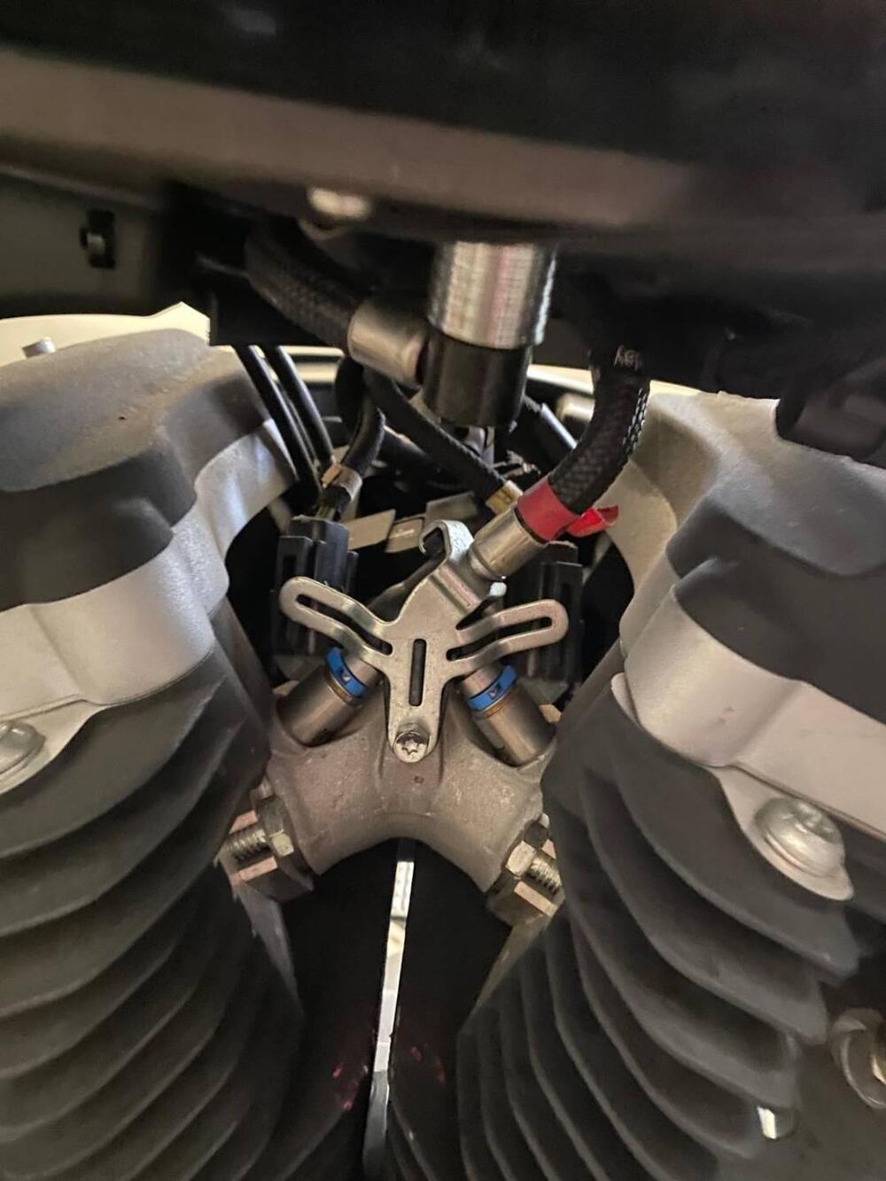 Harley-Davidson 883 R (2008 - 16) - XL 883R (14)