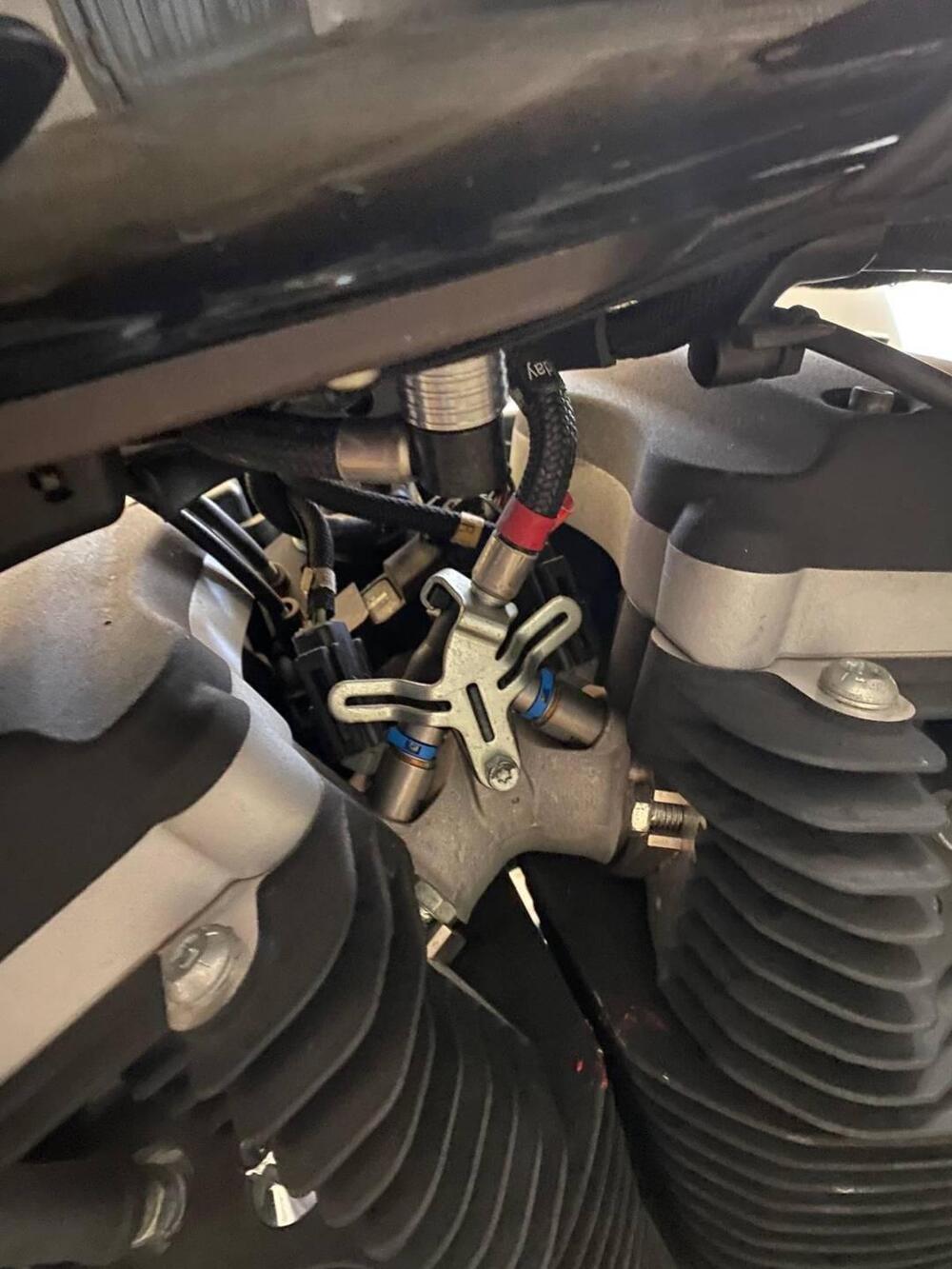 Harley-Davidson 883 R (2008 - 16) - XL 883R (18)