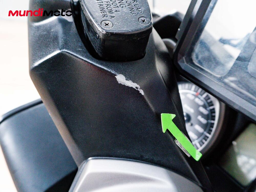 Yamaha X-Max 400 Iron Max ABS (2016) (17)