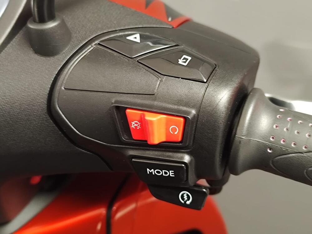 Piaggio Beverly 300 ABS-ASR (2021 - 25) (15)