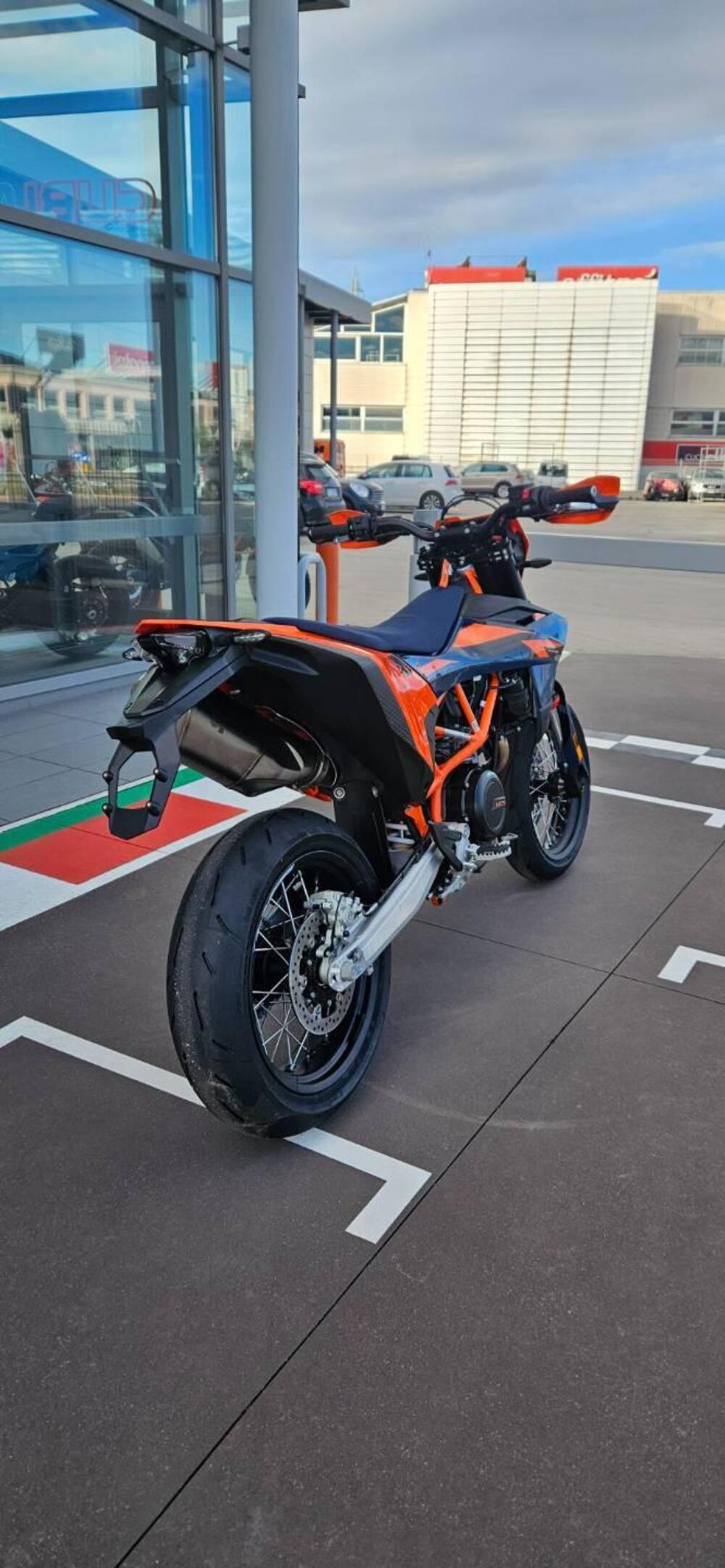 KTM 690 SMC R (2026) (6)