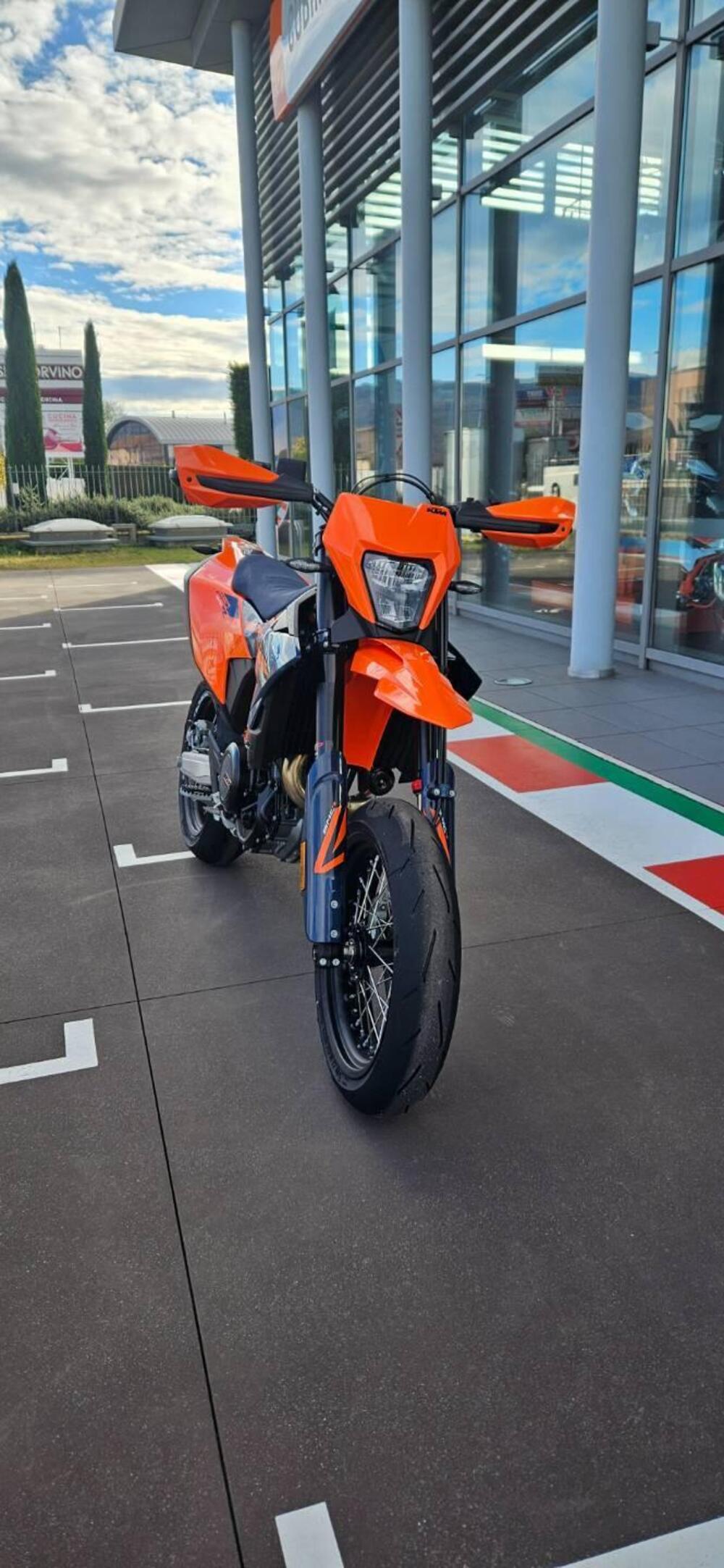 KTM 690 SMC R (2026) (3)