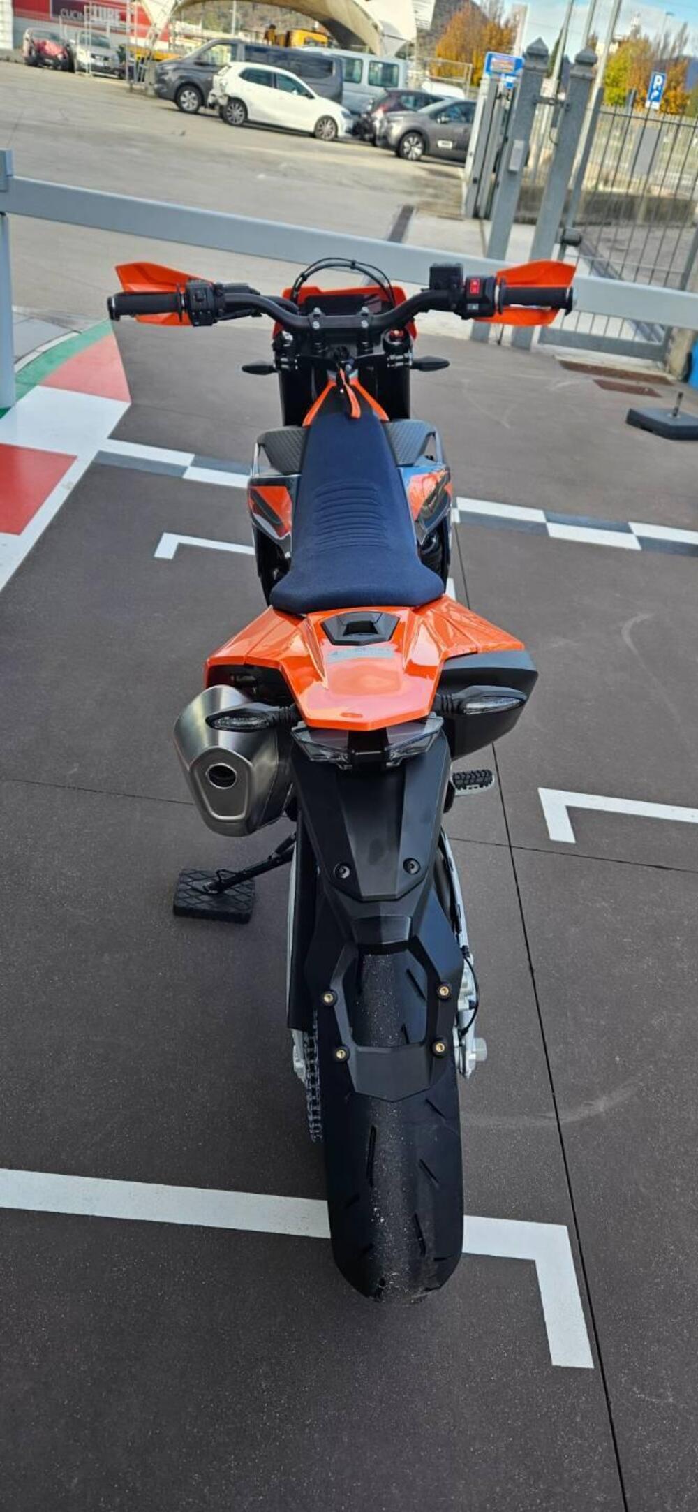 KTM 690 SMC R (2026) (7)