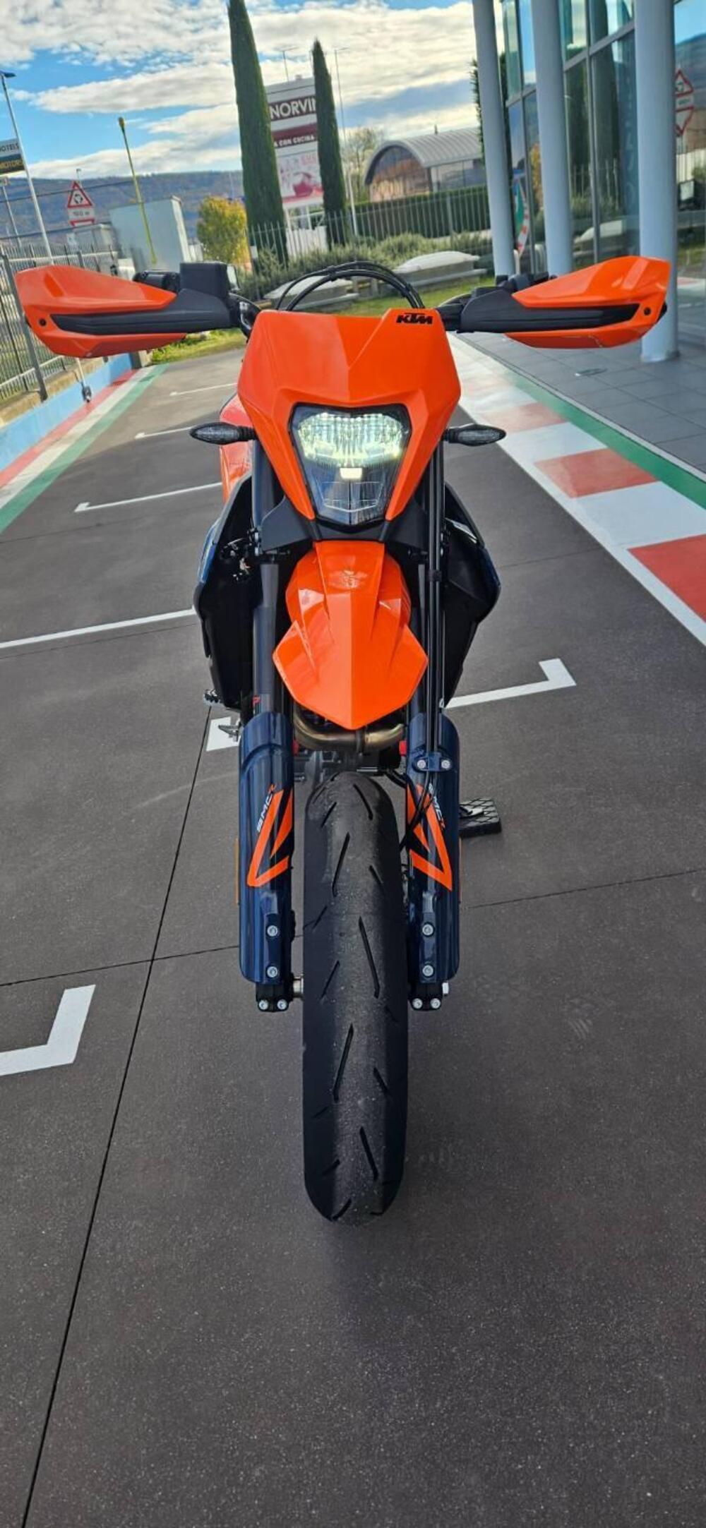 KTM 690 SMC R (2026) (5)