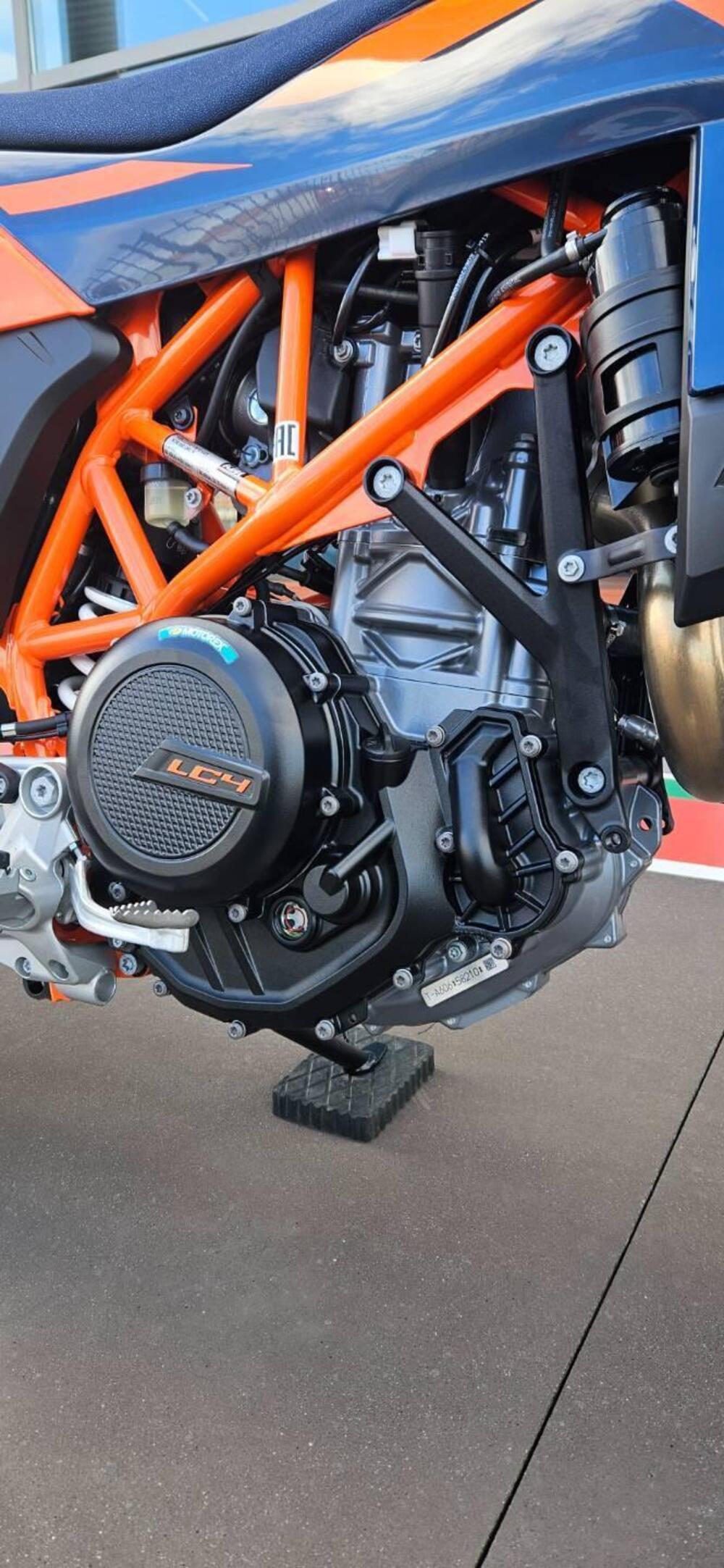 KTM 690 SMC R (2026) (10)