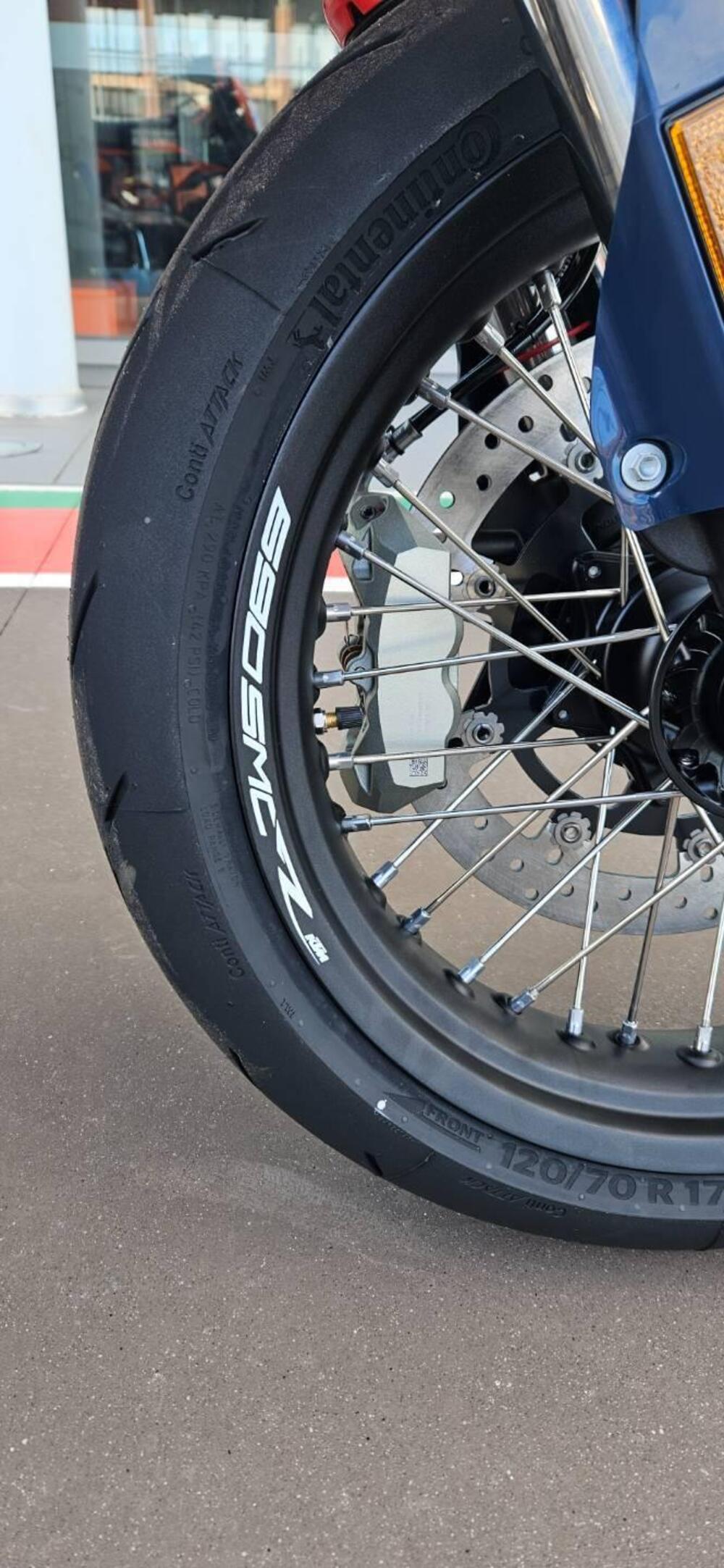 KTM 690 SMC R (2026) (11)