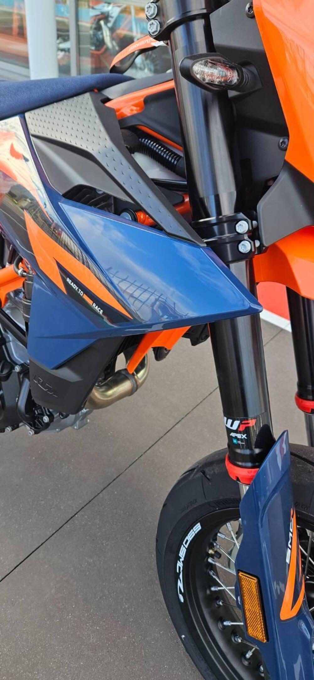 KTM 690 SMC R (2026) (9)