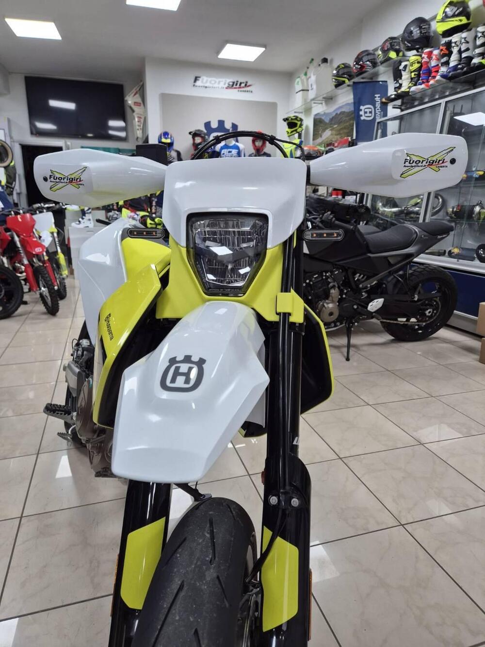 Husqvarna 701 Supermoto (2026) (4)