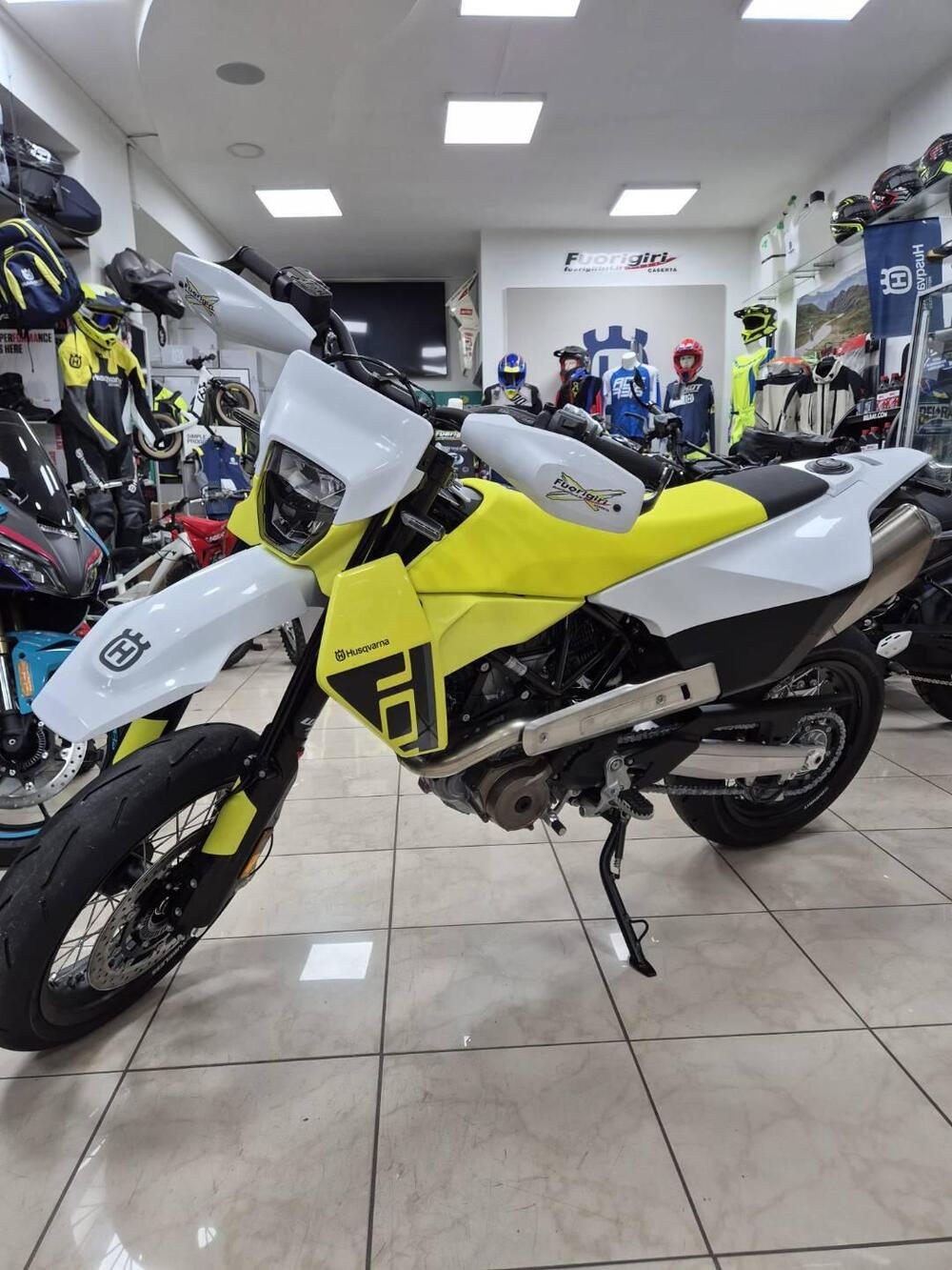 Husqvarna 701 Supermoto (2026)