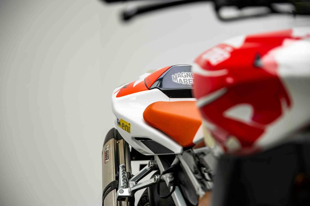 Aprilia Tuono 1000 R Factory (2006 - 11) (19)