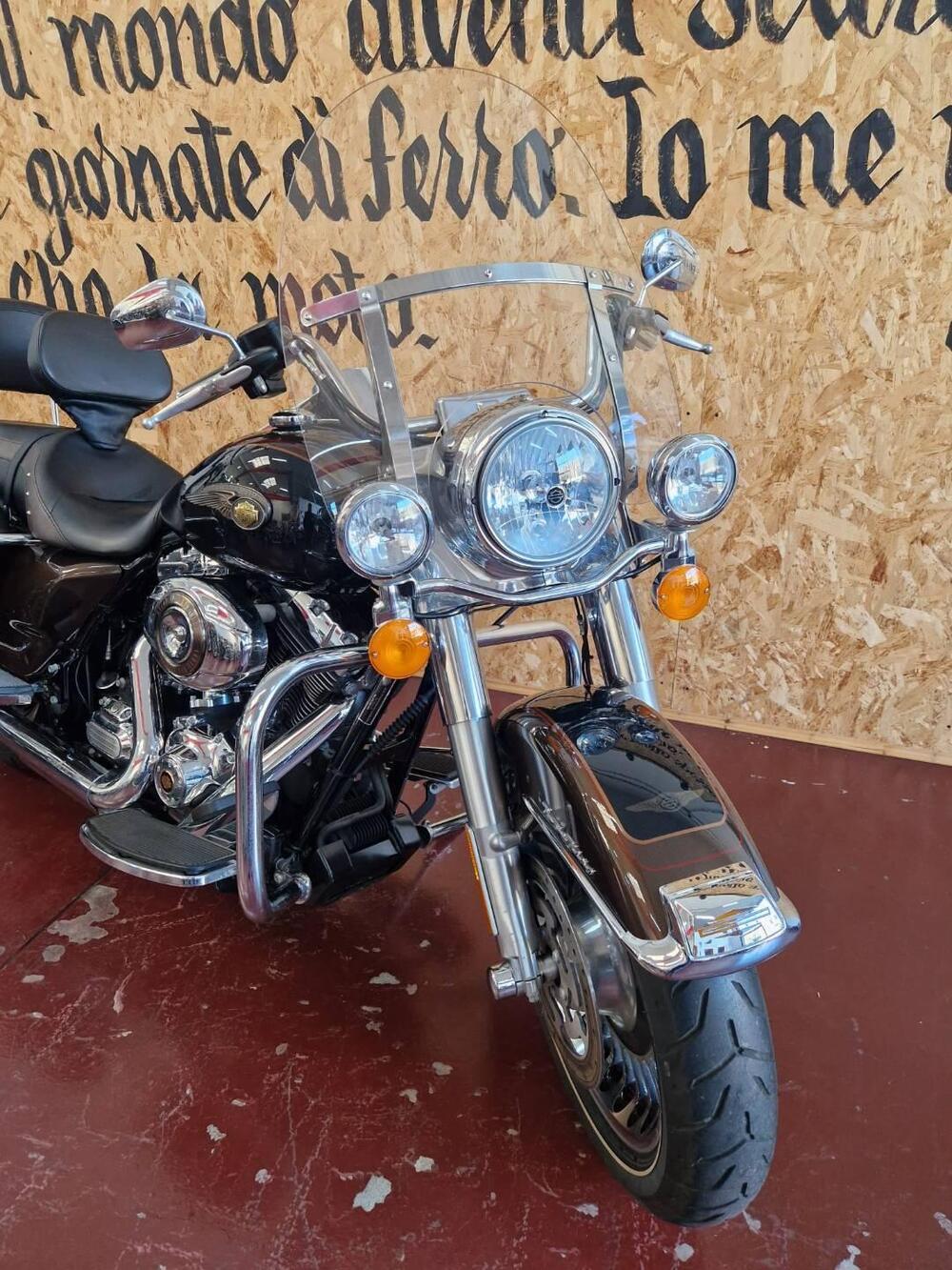 Harley-Davidson 1690 Road King (2013 - 16) - FLHR (5)