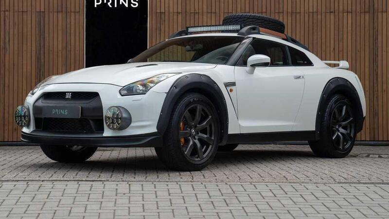 Nissan GT-R Safari: Godzilla diventa un mostro da off-road e vuole portarti alla fine del mondo