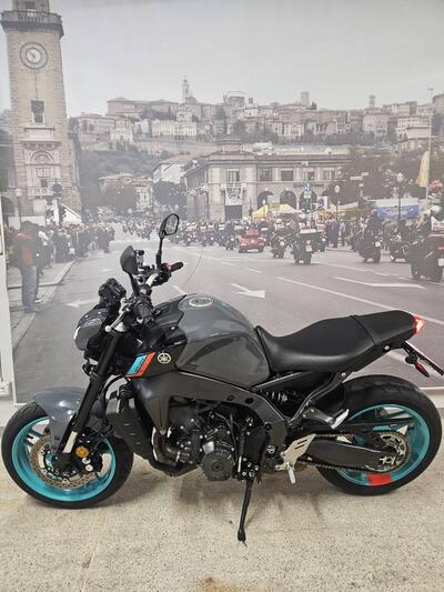 Yamaha MT-09 (2021 - 23) usata