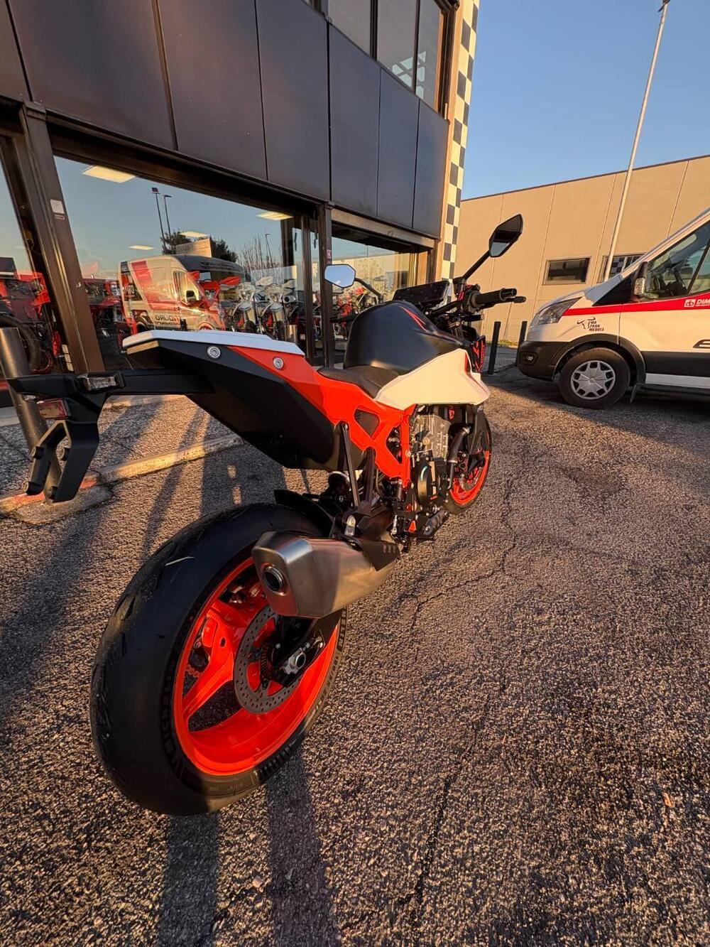 KTM 990 Duke R (2026) (5)