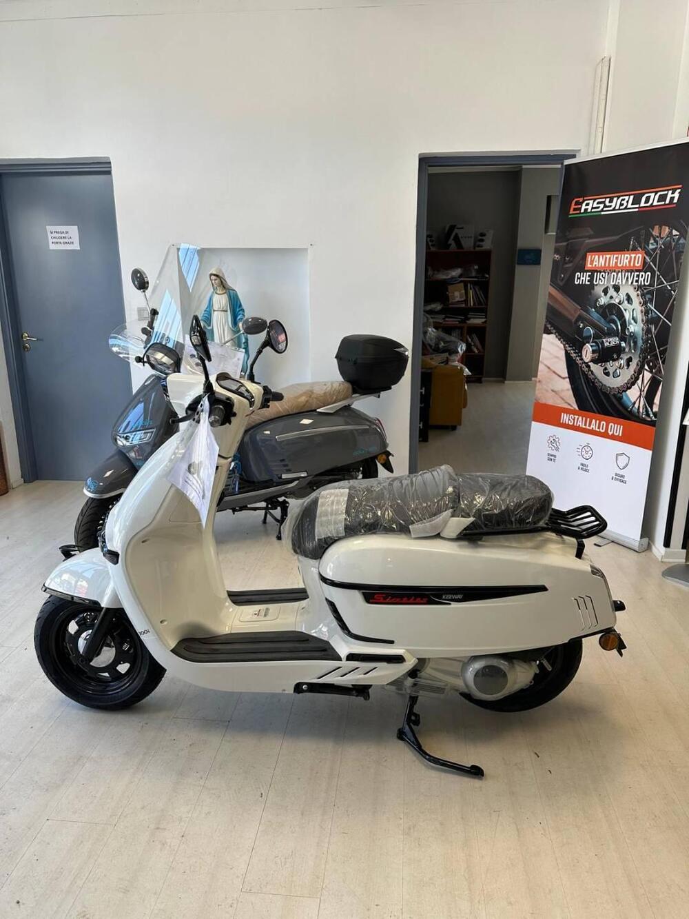 Keeway Motor Sixties 300i (2023 - 25) (4)