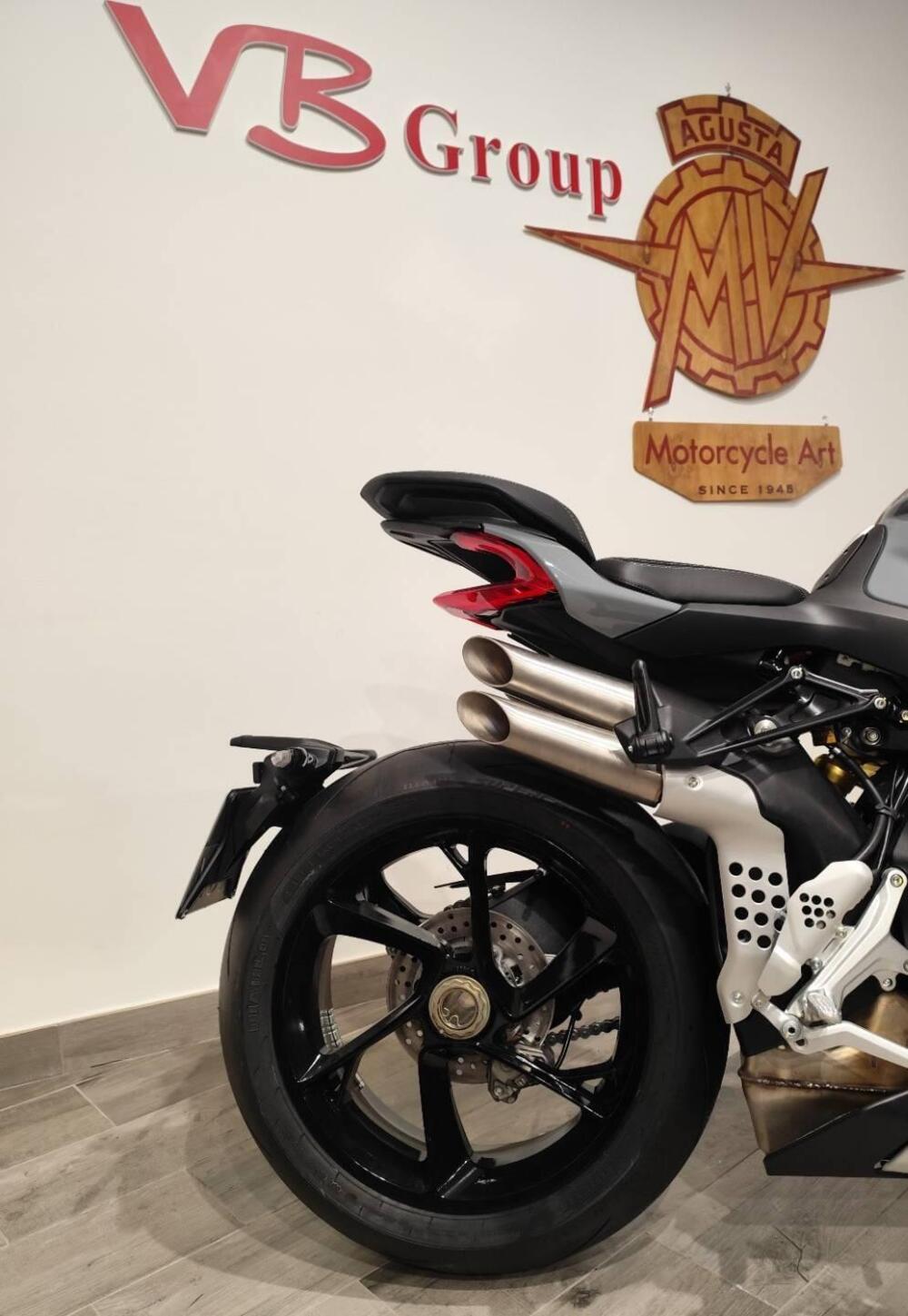 MV Agusta Brutale 1000 RS (2022 - 26) (10)