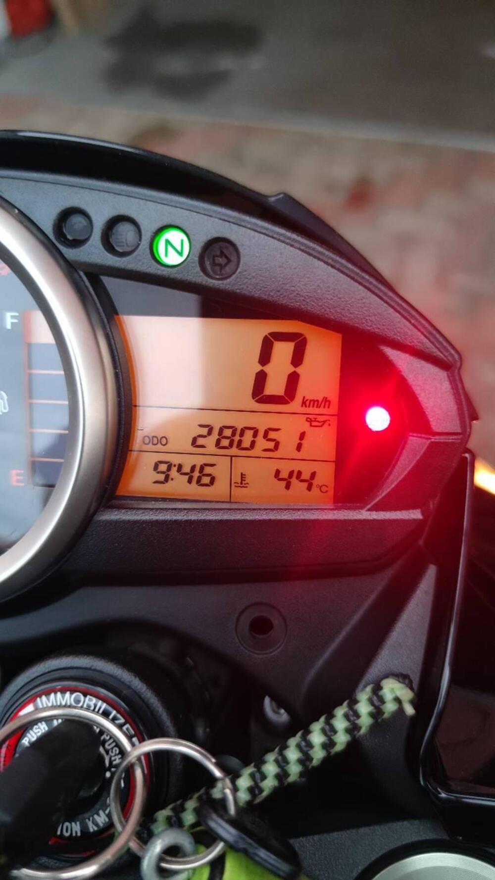 Kawasaki Z 750 R (2011 - 14) (6)