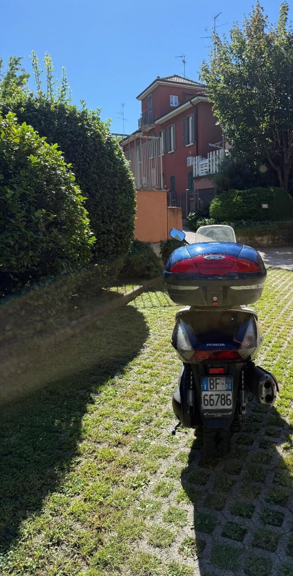 Honda Silver Wing 600 (2001 - 05) (4)