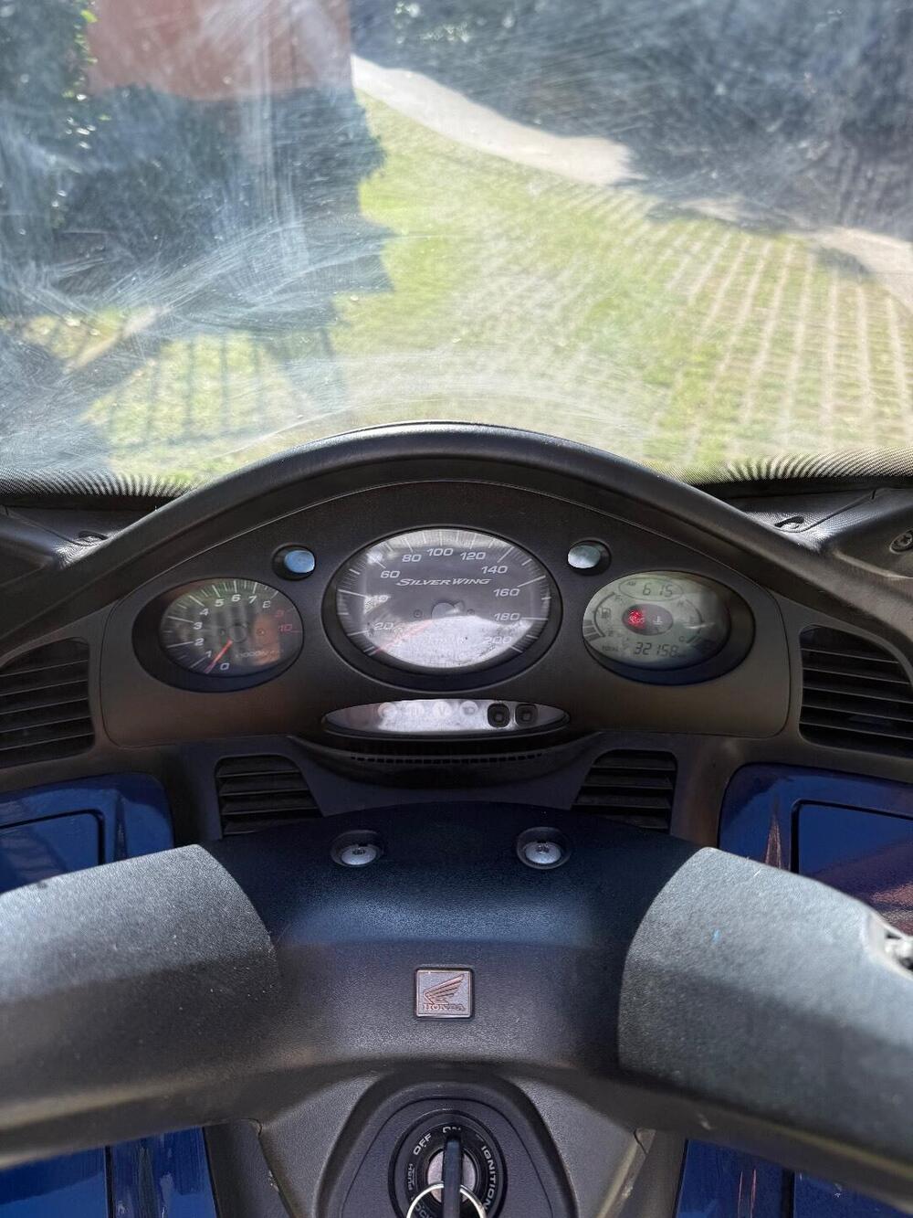 Honda Silver Wing 600 (2001 - 05) (9)