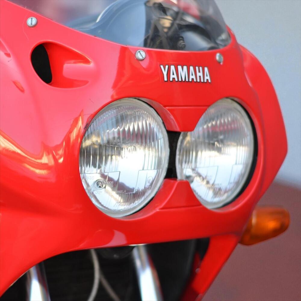 Yamaha FZR 1000 (8)