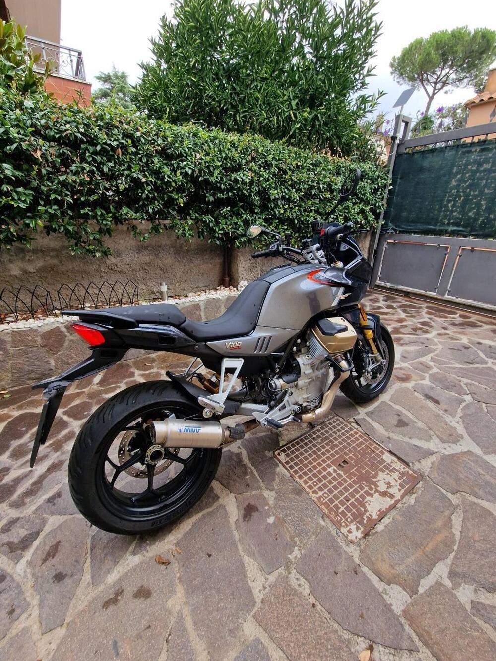 Moto Guzzi V100 Mandello S (2022 - 24) (3)