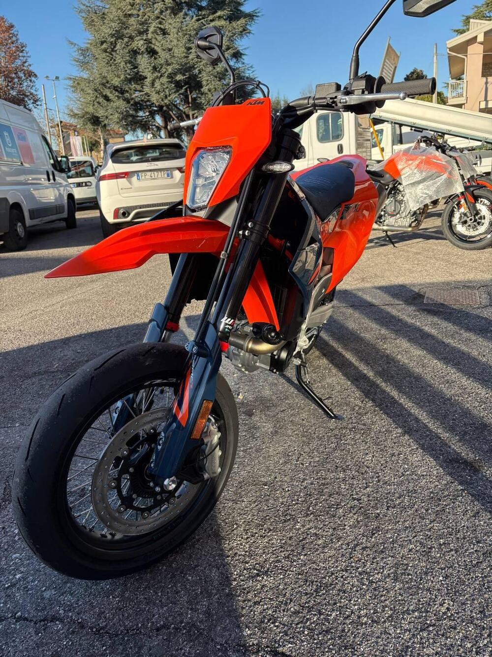 KTM 690 SMC R (2026) (3)