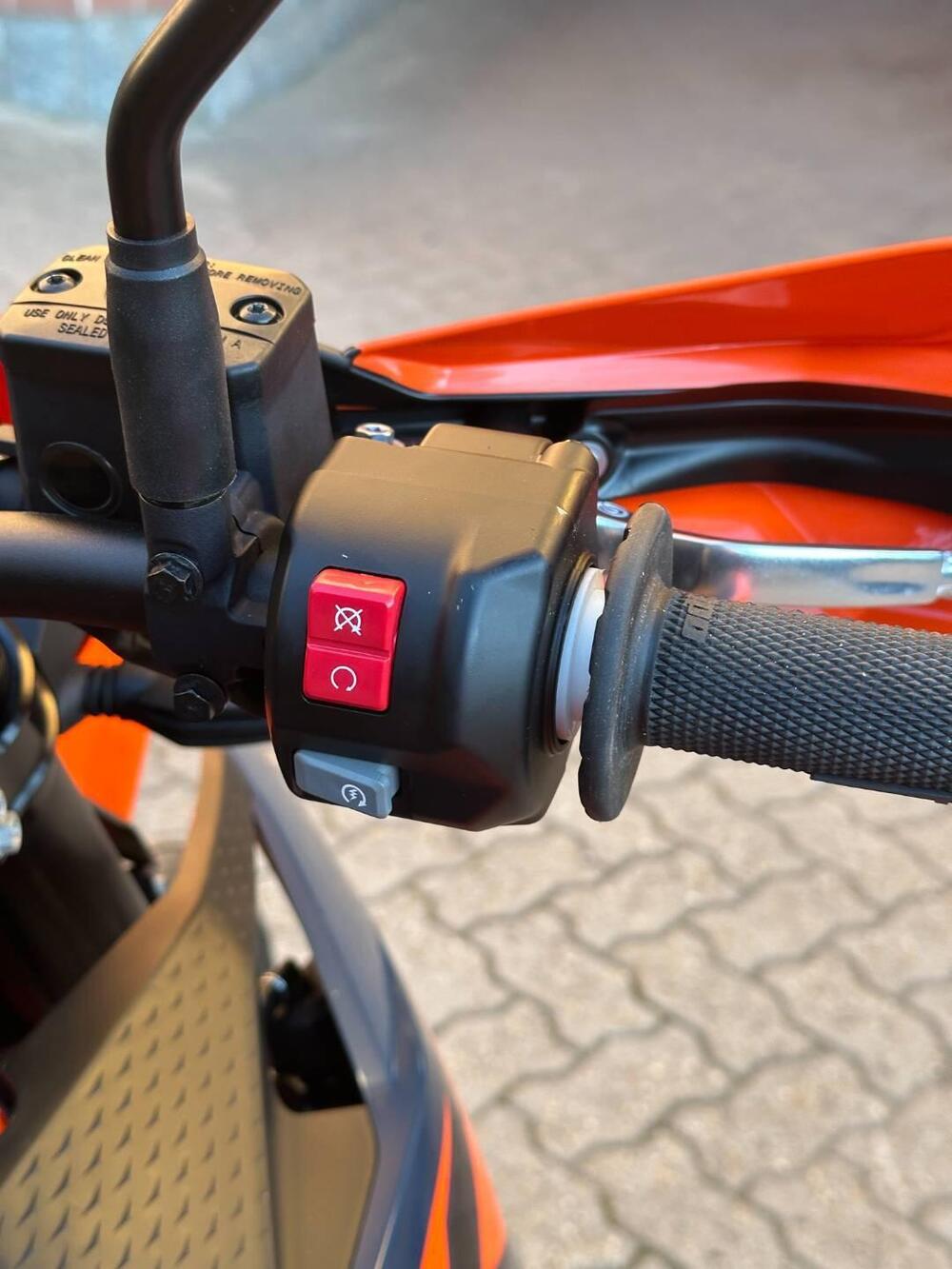 KTM 690 SMC R (2026) (10)