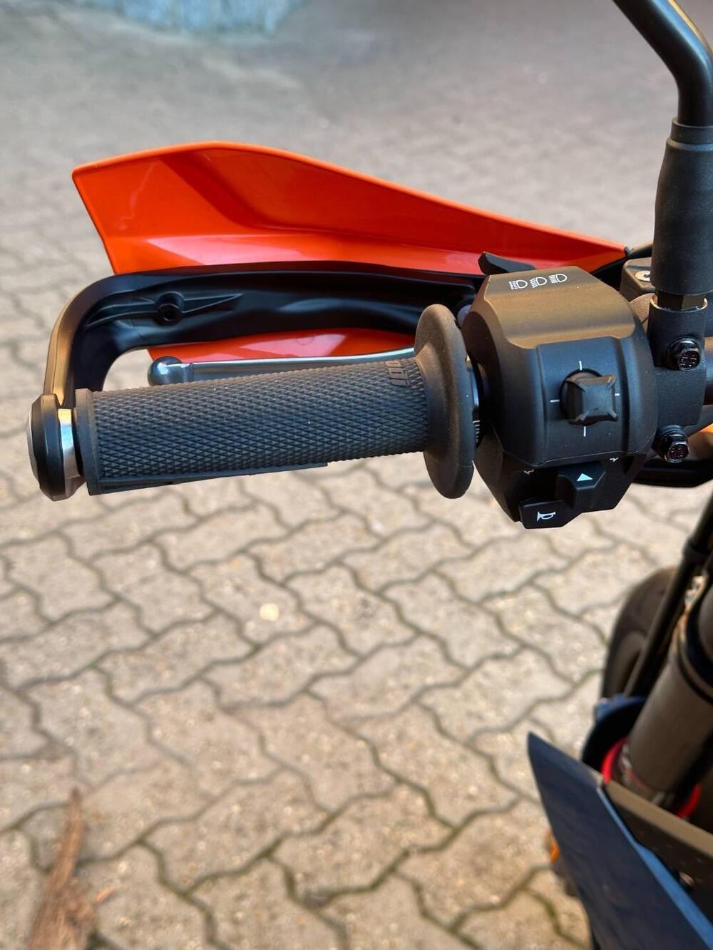 KTM 690 SMC R (2026) (11)