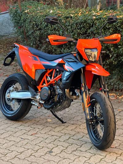 KTM 690 SMC R (2026) nuova