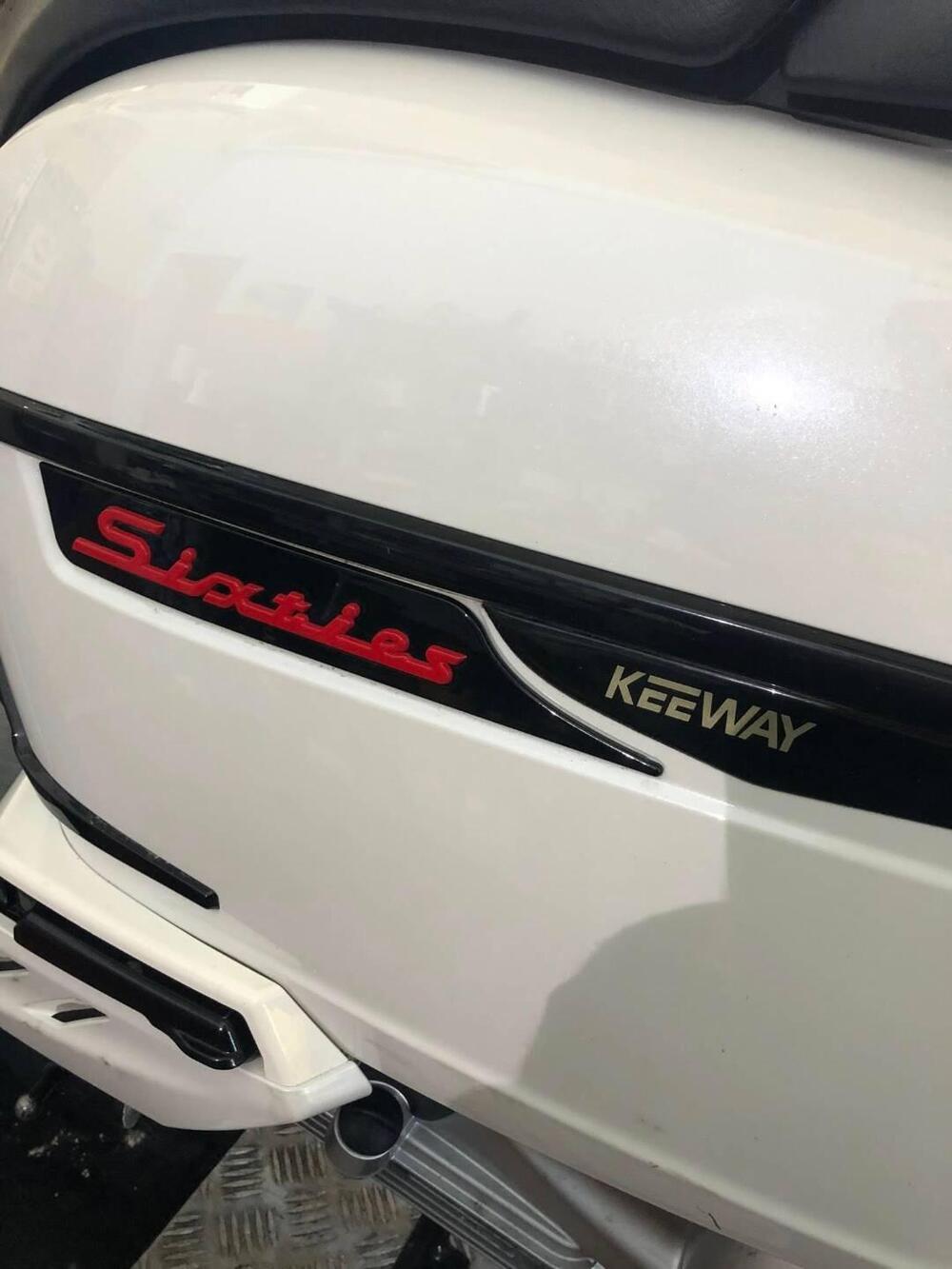 Keeway Motor Sixties 300i (2023 - 25) (7)