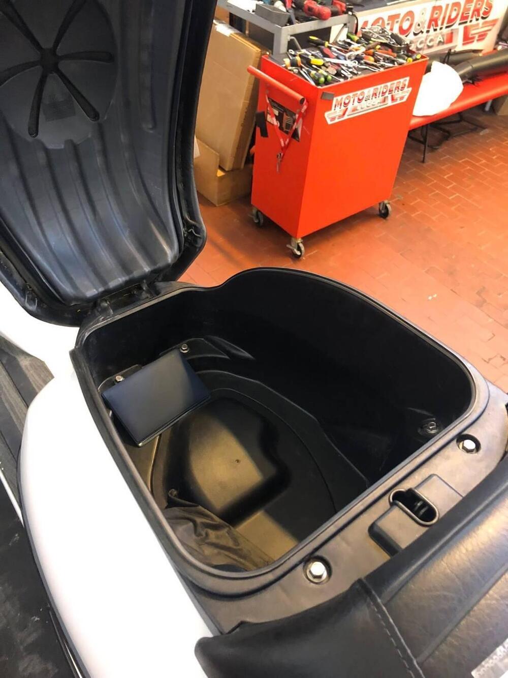 Keeway Motor Sixties 300i (2023 - 25) (11)